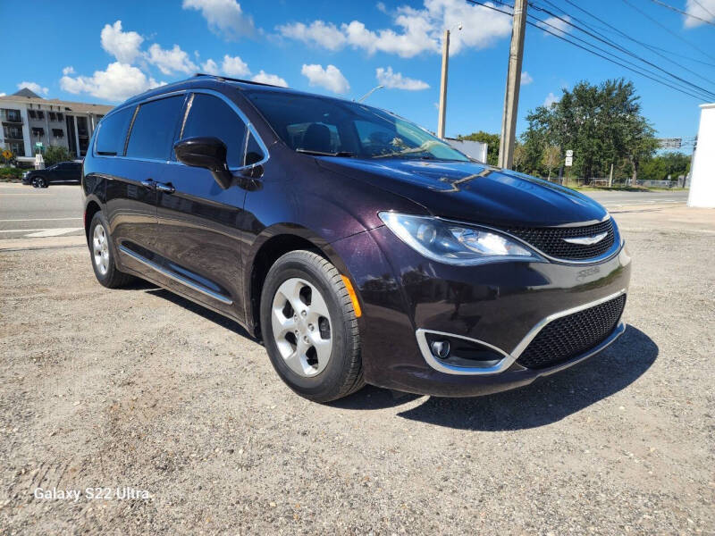 2017 Chrysler Pacifica Touring-L Plus