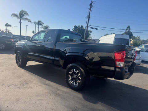 2016 Toyota Tacoma SR