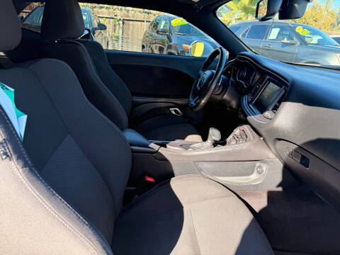 2016 Dodge Challenger R/T Shaker