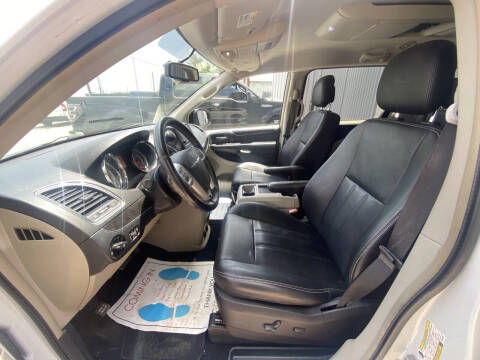 2016 Chrysler Town and Country Touring