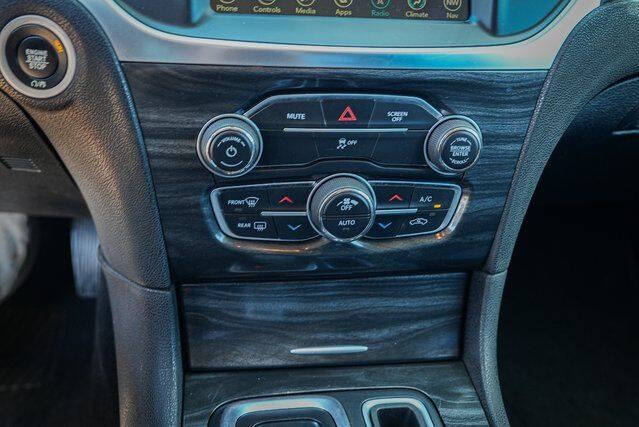 2017 Chrysler 300 Limited