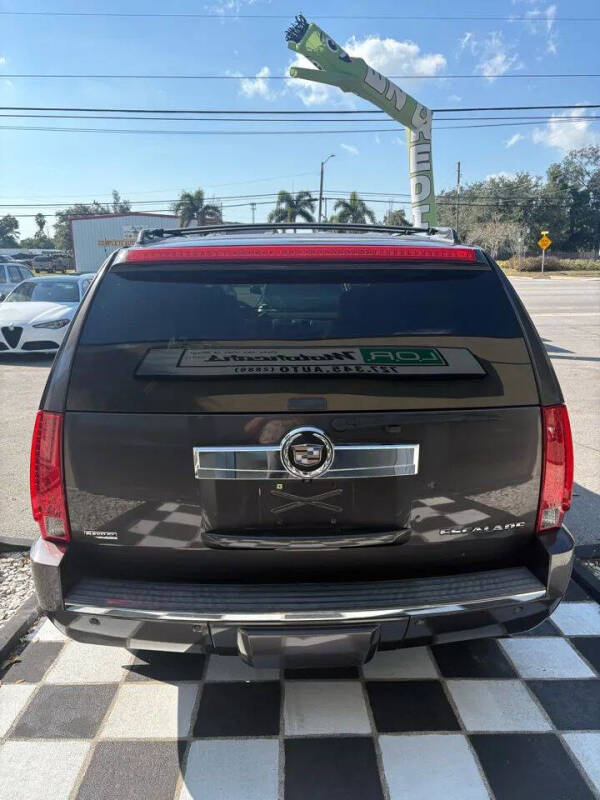 2011 Cadillac Escalade Luxury