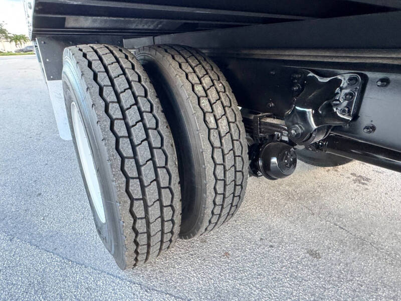 2023 Freightliner M2 106