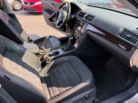 2015 Volkswagen Passat 3.6L V6 SEL Premium