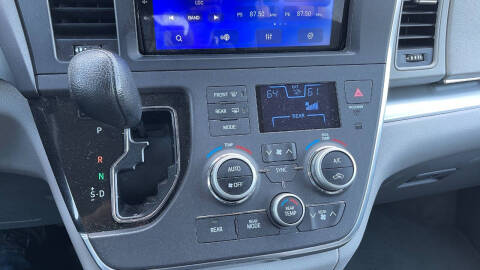 2015 Toyota Sienna LE 8-Passenger