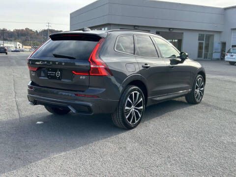 2023 Volvo XC60 B5 Plus Dark Theme