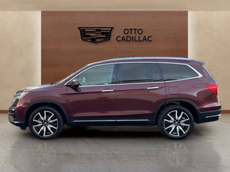 2021 Honda Pilot Touring w/Rear Captain's Chairs