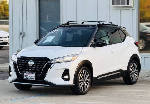 2021 Nissan Kicks SR