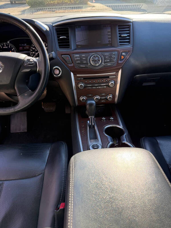 2017 Nissan Pathfinder Platinum