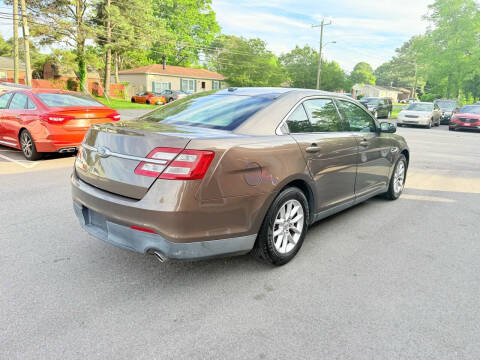 2015 Ford Taurus SE