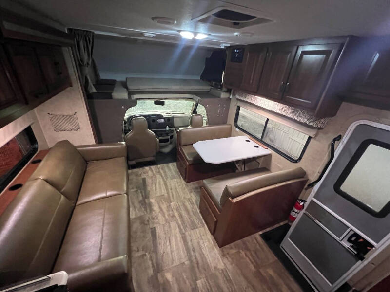 2016 Forest River Sunseeker 2860DS Class C