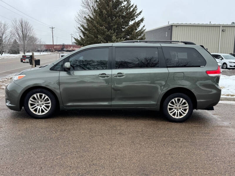 2013 Toyota Sienna XLE Mobility 7-Passenger