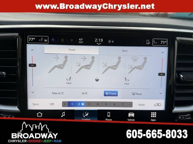 2026 Chrysler Pacifica Select