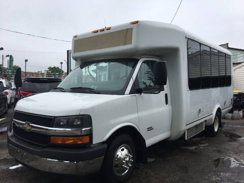 2014 Chevrolet Express Cutaway for sale at Jeff Auto Sales INC in Chicago IL