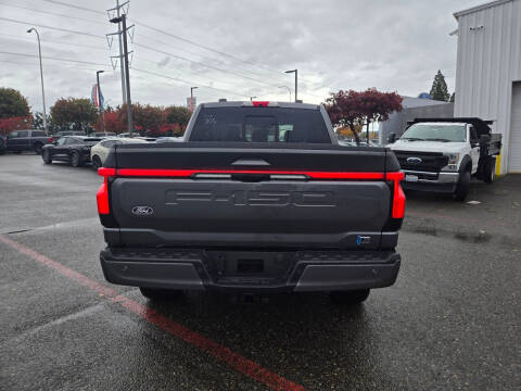 2025 Ford F-150 Lightning Platinum