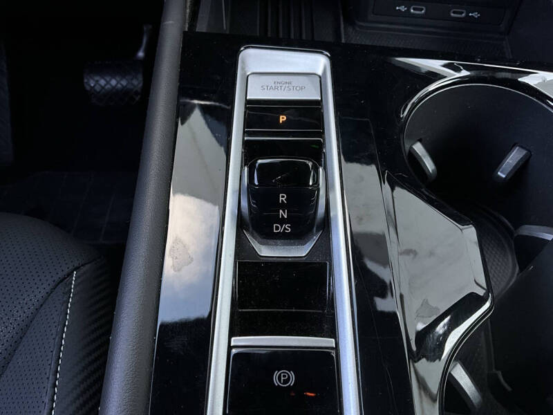 2025 Volkswagen Atlas Cross Sport SE 4Motion