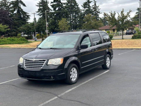 2010 Chrysler Town and Country for sale at Apex Motors Lakewood LLC in Lakewood WA