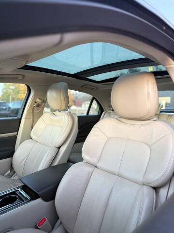 2017 Lincoln Continental Select