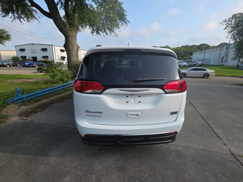 2020 Chrysler Pacifica Touring L