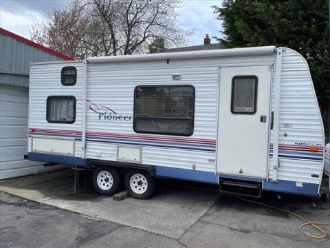2004 Fleetwood Pioneer
