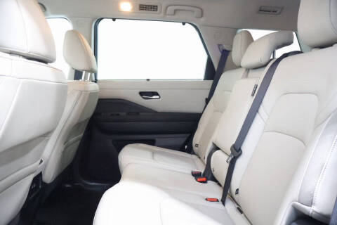 2024 Nissan Pathfinder SL