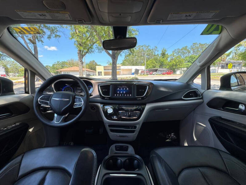 2020 Chrysler Voyager LXi