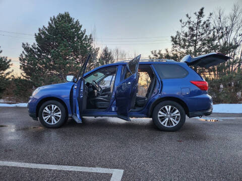 2017 Nissan Pathfinder SV