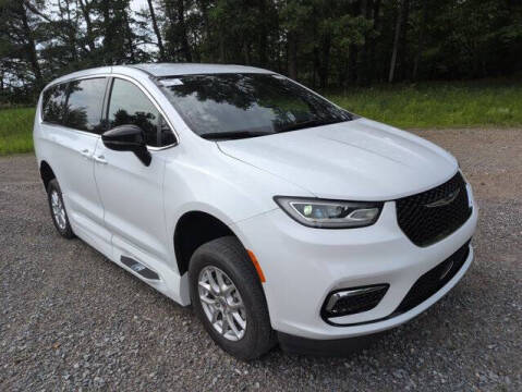 2024 Chrysler Pacifica Touring