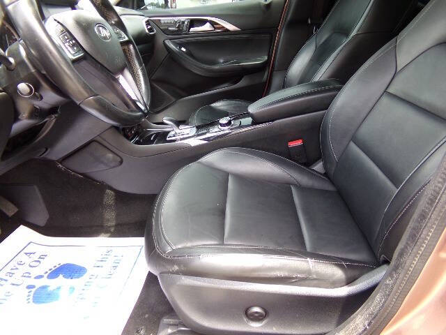 2017 Infiniti QX30 Luxury