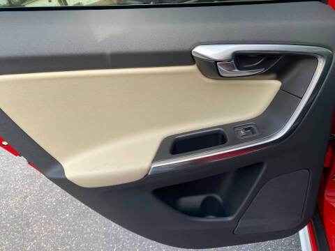 2012 Volvo XC60 T6 R-Design Platinum