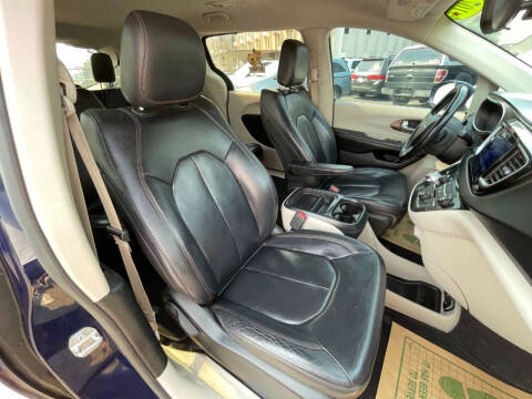 2017 Chrysler Pacifica Touring-L