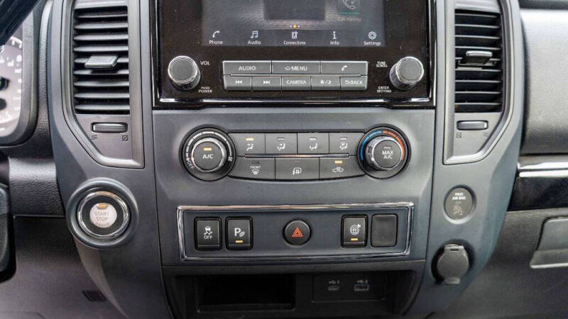 2022 Nissan Titan SV