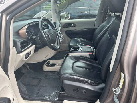 2017 Chrysler Pacifica Touring-L Plus