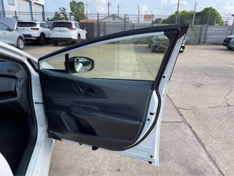 2025 Toyota Prius LE