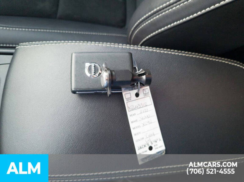 2022 Volvo XC40 T5 R-Design