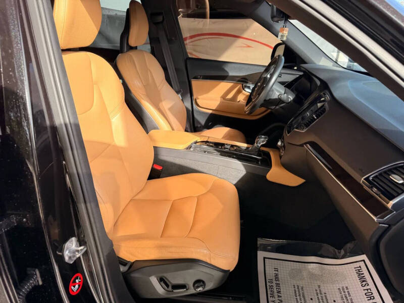 2018 Volvo XC90 T6 Momentum