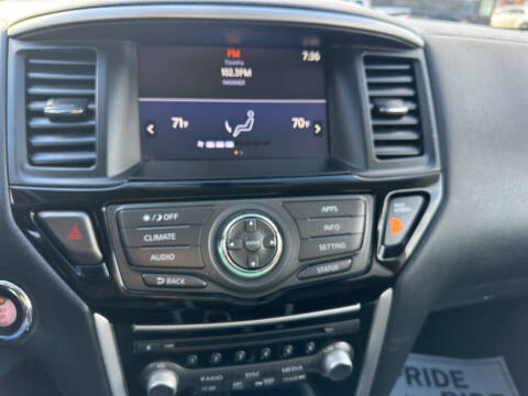 2020 Nissan Pathfinder SV