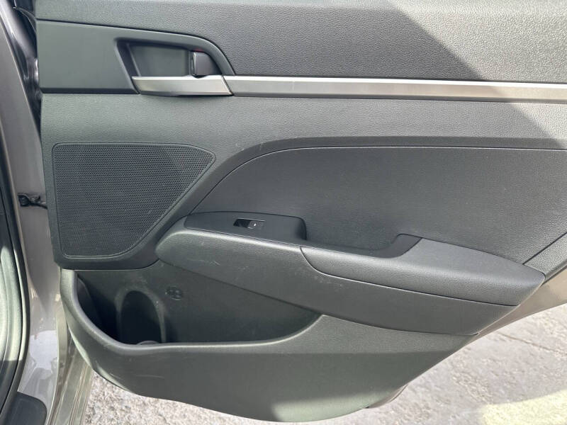 2020 Hyundai Elantra SE