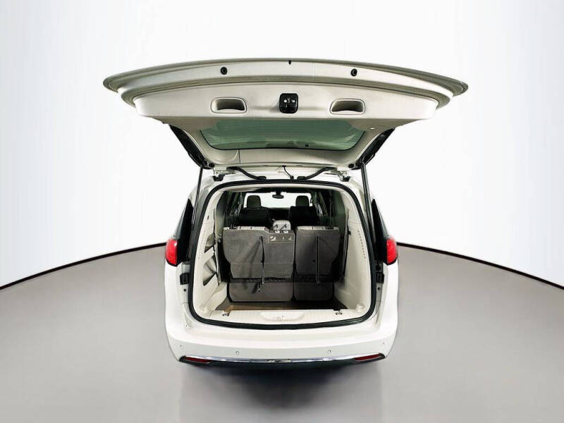 2017 Chrysler Pacifica Touring-L