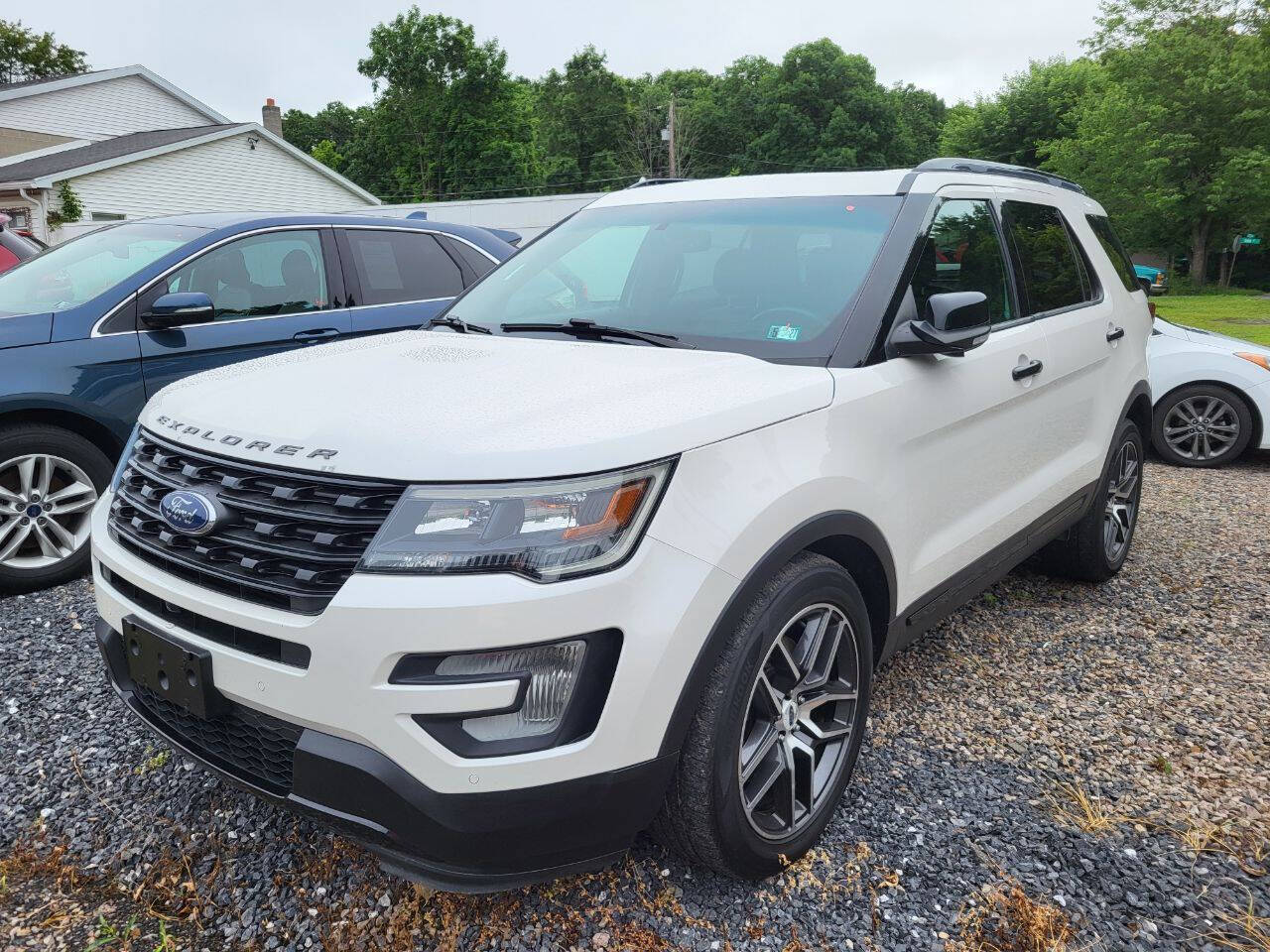 Off white 2016 Ford Explorer Sport AWD Sport 4dr SUV 1