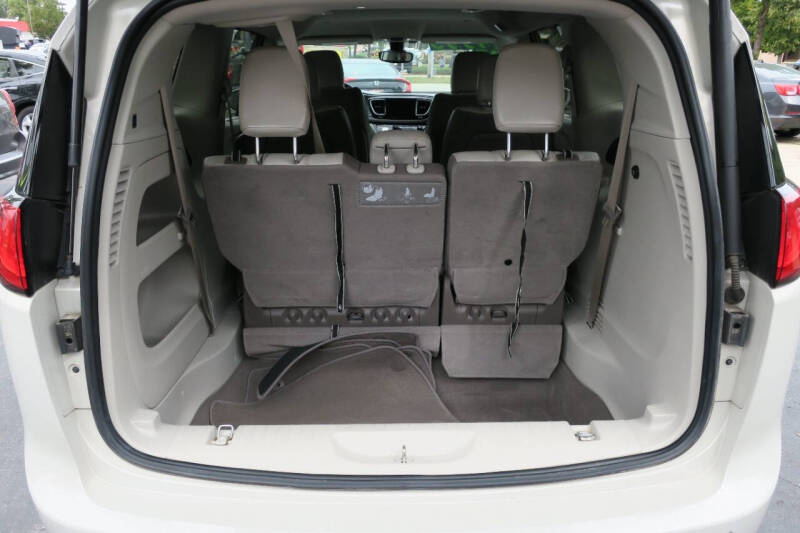 2017 Chrysler Pacifica Touring-L