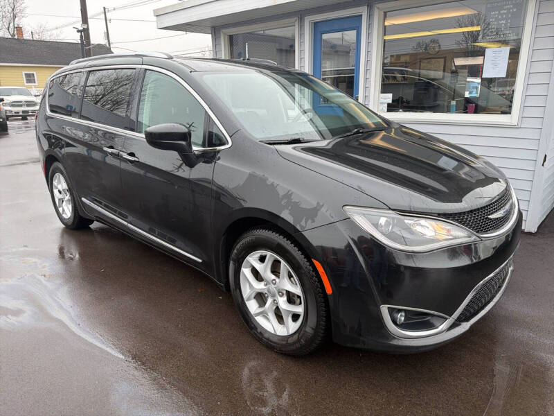 2017 Chrysler Pacifica Touring-L Plus
