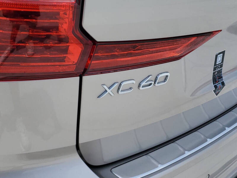 2025 Volvo XC60 B5 Plus Dark Theme