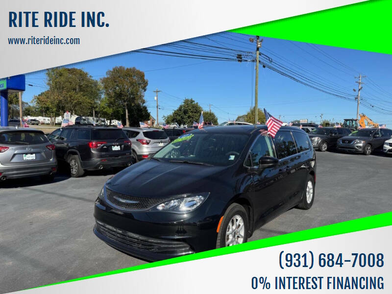 2017 Chrysler Pacifica Touring's photo