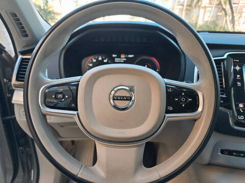 2016 Volvo XC90 T8 eAWD Momentum