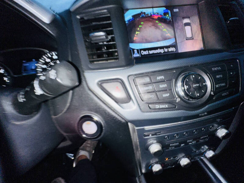 2017 Nissan Pathfinder SL