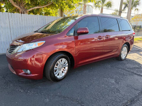 2013 Toyota Sienna XLE 8-Passenger