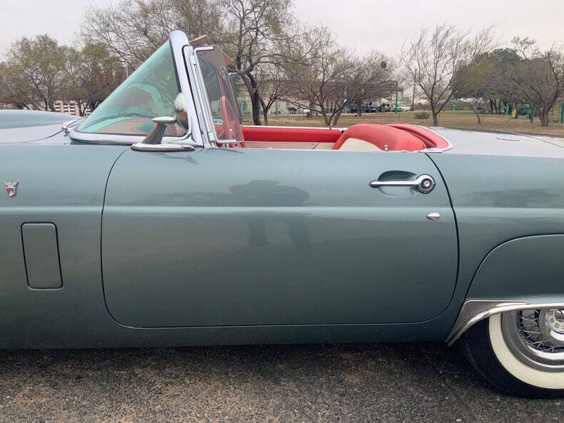 1956 Ford Thunderbird