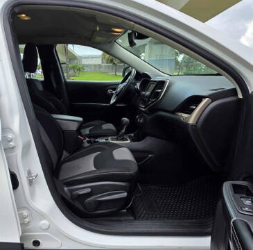 2015 Jeep Cherokee Sport