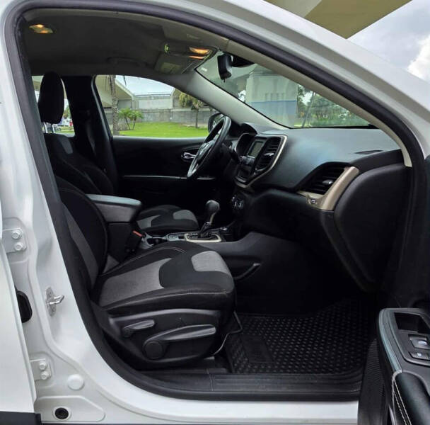 2015 Jeep Cherokee Sport